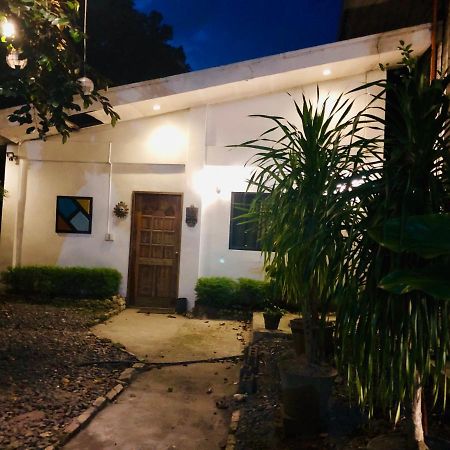 The White Bed And Breakfast Bacolod Exterior photo