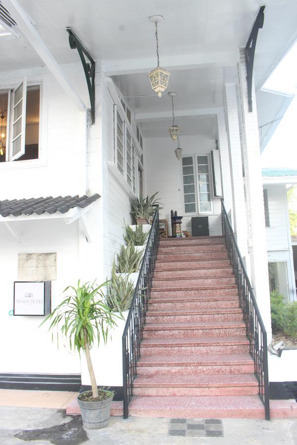 The White Bed And Breakfast Bacolod Exterior photo